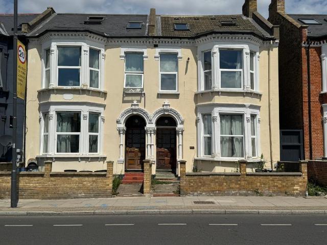 3 bedroom flat to rent
