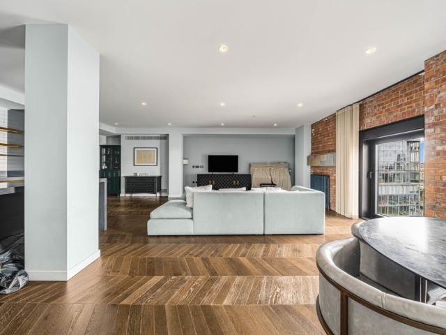 3 bedroom Flat To Rent