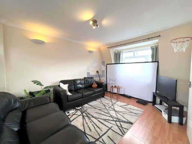 3 Bedroom Flat To Rent