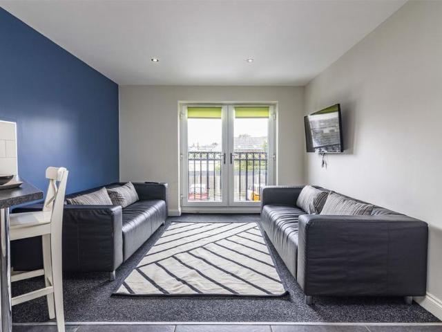 3 bedroom flat to rent