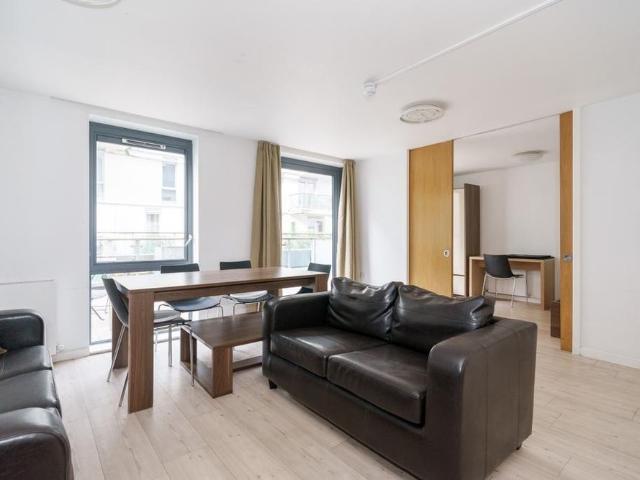 3 bedroom flat to rent