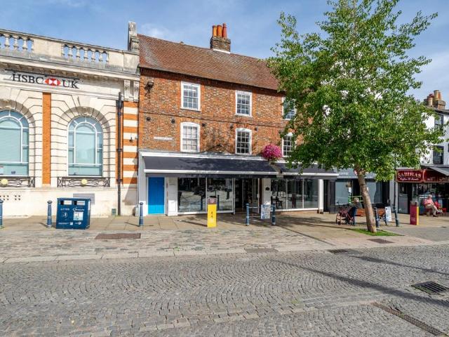 3 bedroom flat to rent