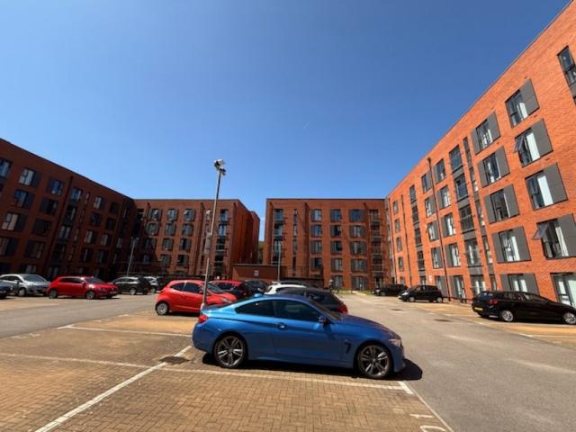 3 bedroom Flat To Rent
