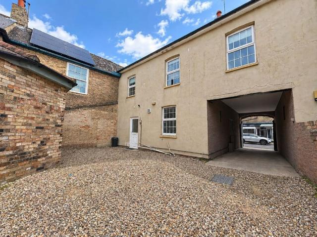3 bedroom flat to rent