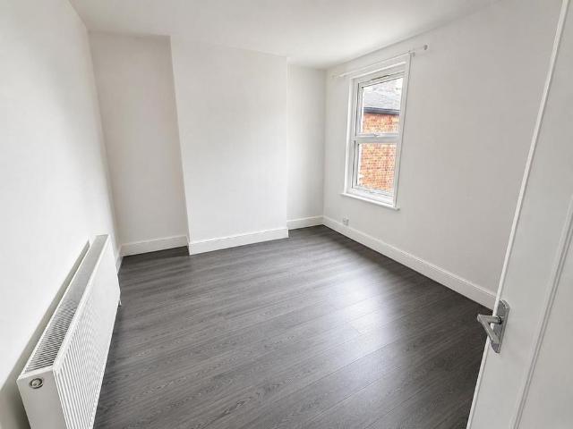 3 bedroom flat to rent