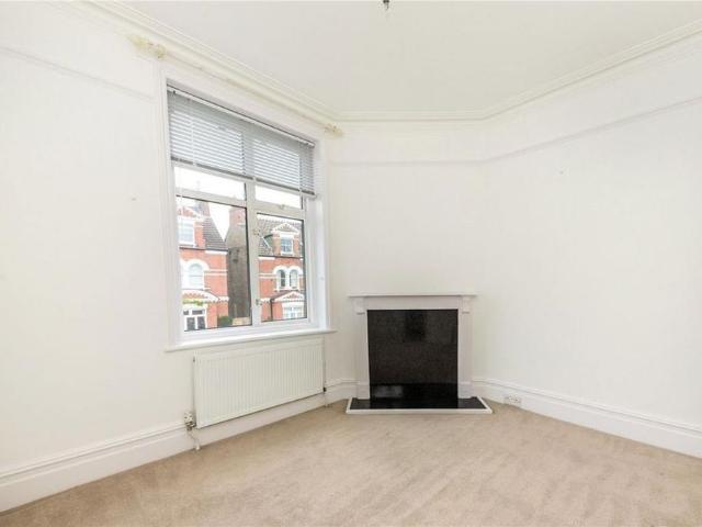 3 bedroom flat to rent