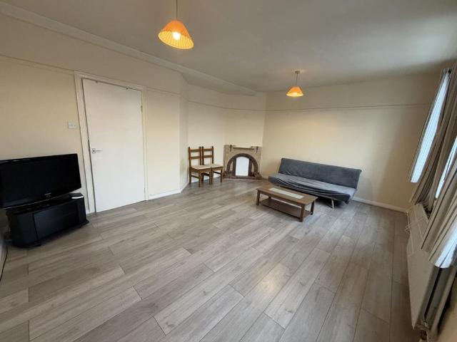 3 bedroom flat to rent