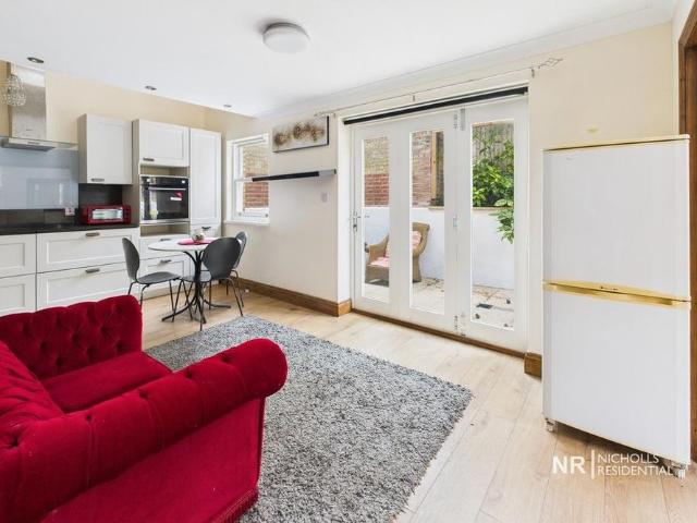 3 bedroom flat to rent
