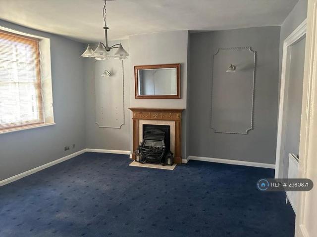 3 bedroom flat to rent