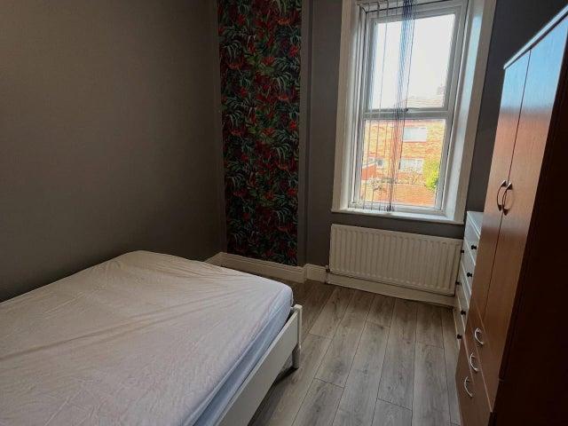 3 Bedroom Flat | Wingrove Gardens | S68