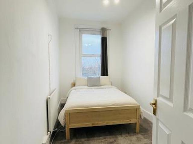 3 Bedroom flat with garden Available Now!