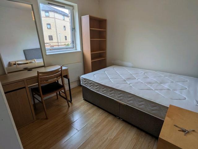 3 Bedroom Flat Available in West End!
