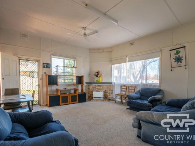 3 Bedroom Flat close to the main street