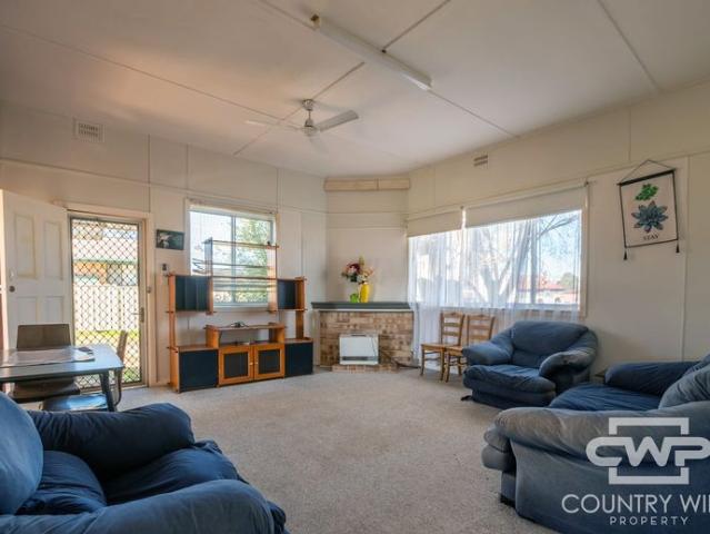 3 Bedroom Flat close to the main street