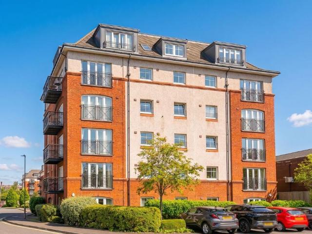3 bedroom flat for sale