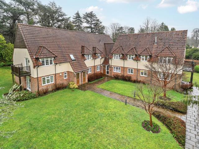 3 bedroom flat for sale