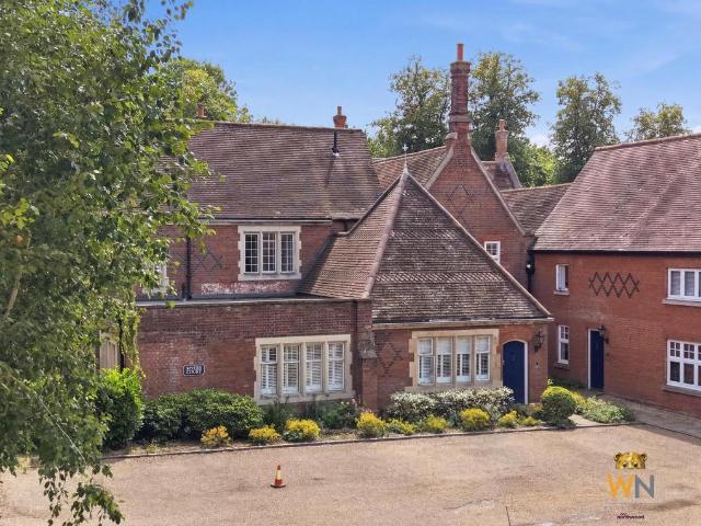 3 bedroom flat for sale