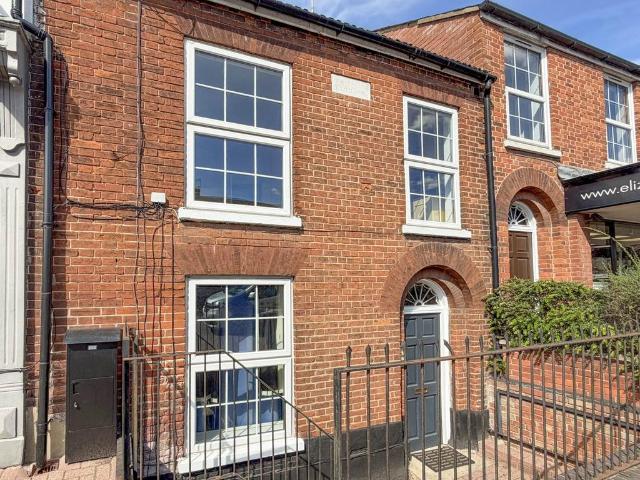 3 bedroom flat for sale