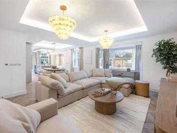3 bedroom flat for sale