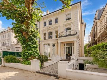 3 bedroom flat for sale
