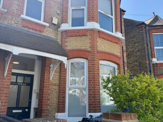 3 bedroom flat for sale