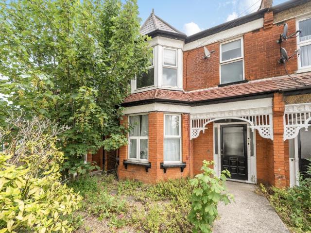 3 bedroom flat for sale