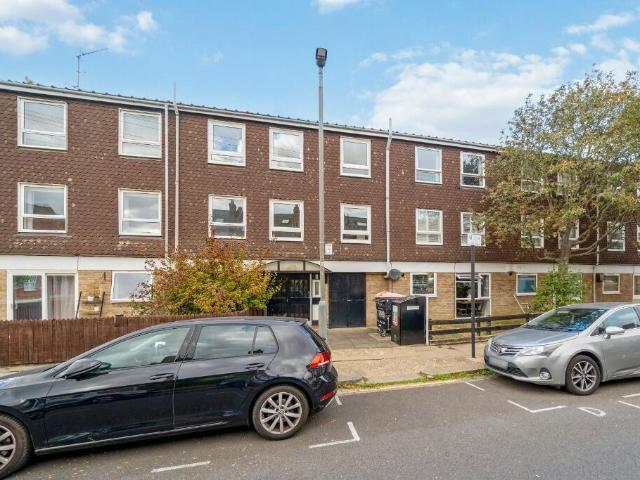 3 bedroom flat for sale