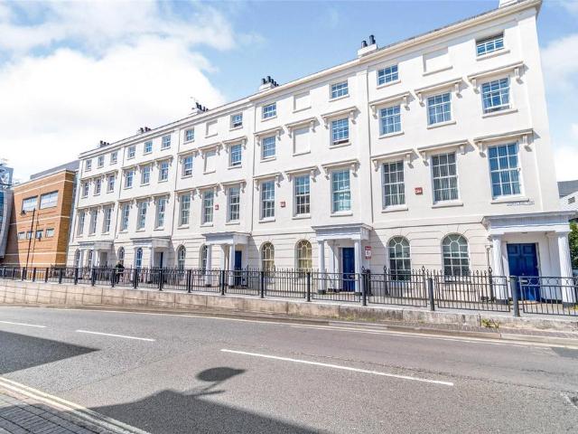 3 bedroom flat for sale