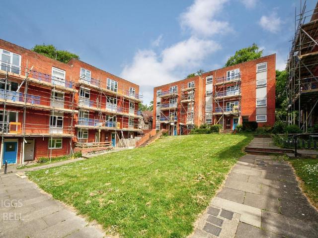 3 bedroom flat for sale