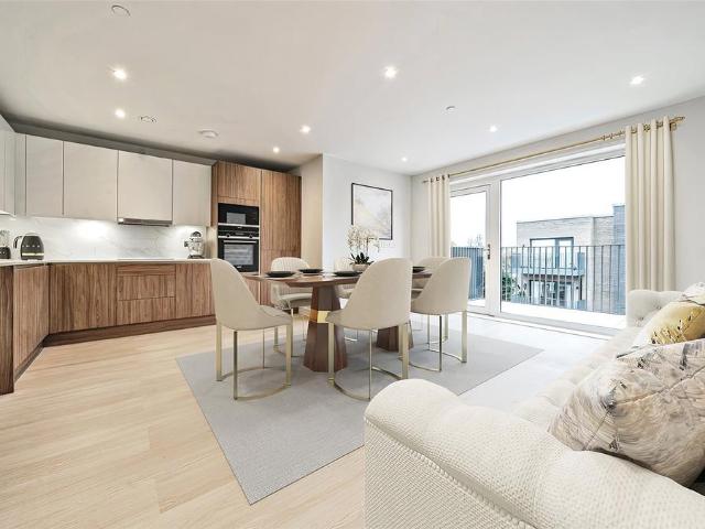 3 bedroom flat for sale