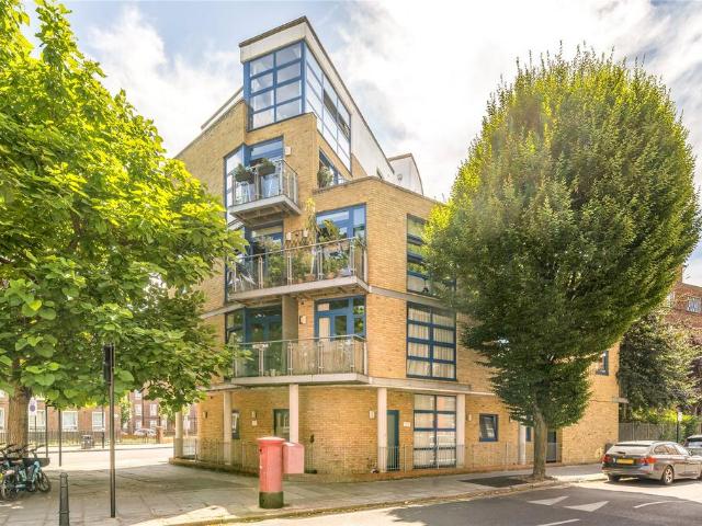 3 bedroom flat for sale