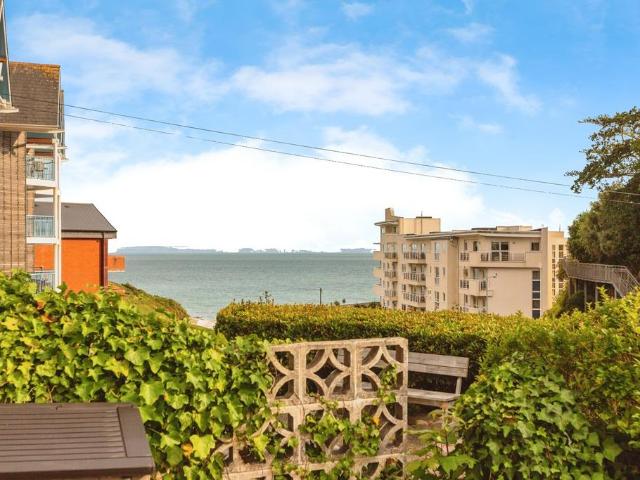3 bedroom flat for sale