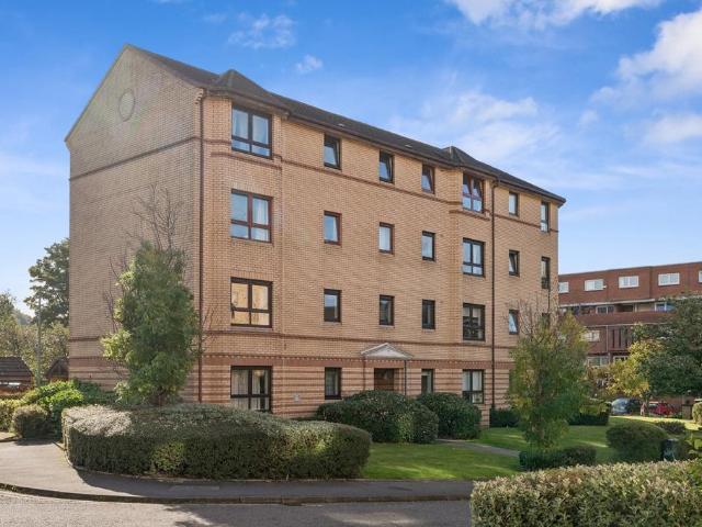 3 bedroom flat for sale