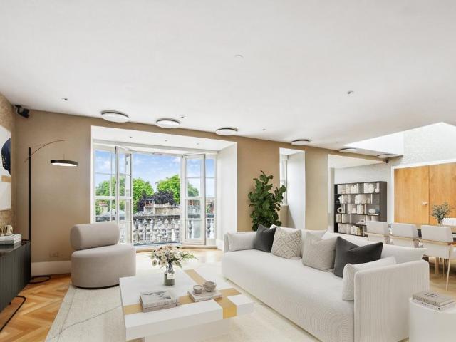 3 bedroom flat for sale