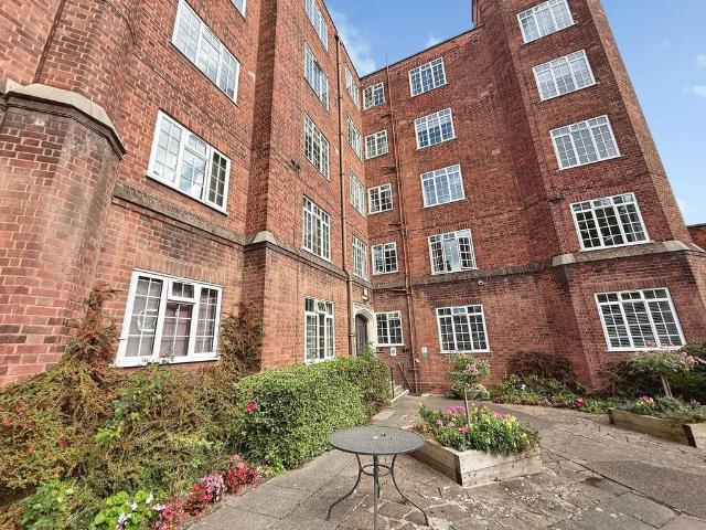 3 bedroom flat for sale