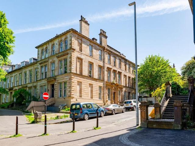 3 bedroom flat for sale