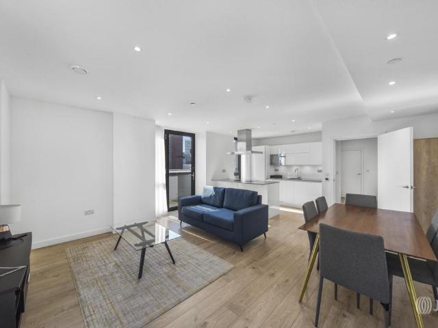 3 bedroom flat for sale