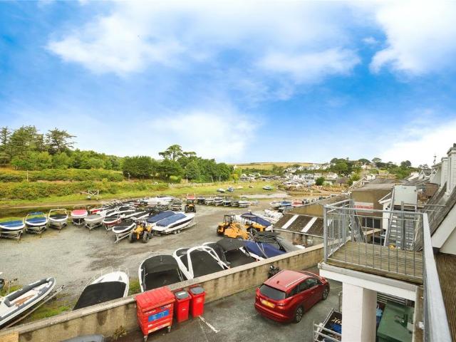 3 bedroom flat for sale