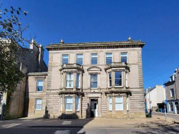 3 bedroom flat for sale