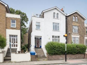 3 bedroom flat for sale