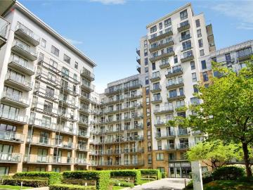 3 bedroom flat for sale