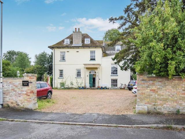 3 bedroom flat for sale