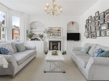 3 bedroom flat for sale