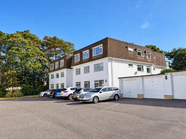 3 bedroom flat for sale