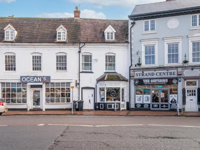 3 bedroom flat for sale