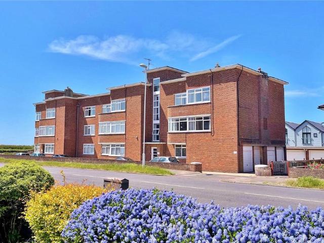 3 bedroom flat for sale