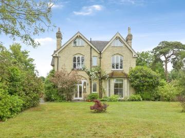 3 bedroom flat for sale