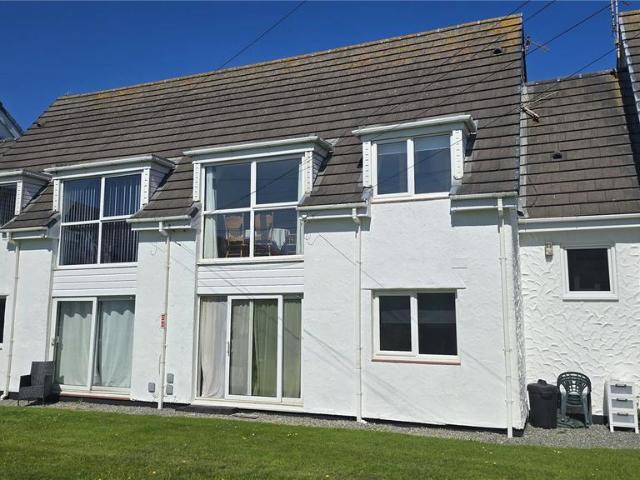 3 bedroom flat for sale