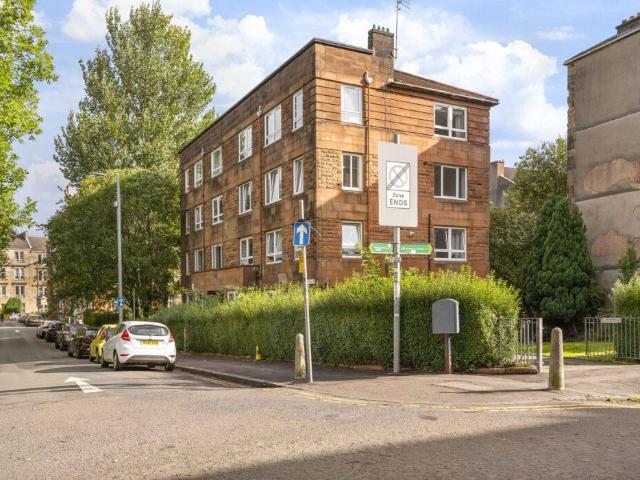 3 bedroom flat for sale