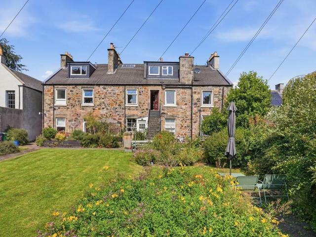 3 bedroom flat for sale